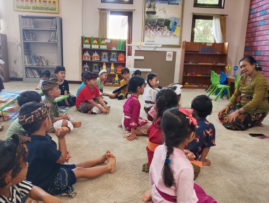 Kunjungan PAUD Pra Kumara Dharma Kerti ke Perpustakaan Sastramangutama Kabupaten Badung 